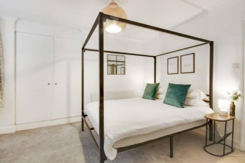 Central 2 Bedroom Garden Flat With Free Parking Royal Tunbridge Wells Eksteriør bilde