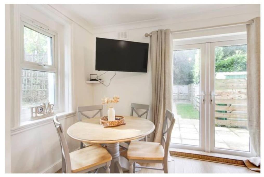 Central 2 Bedroom Garden Flat With Free Parking Royal Tunbridge Wells Eksteriør bilde
